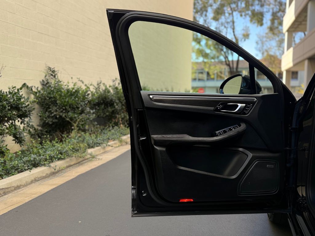 2018 Porsche Macan Image 18