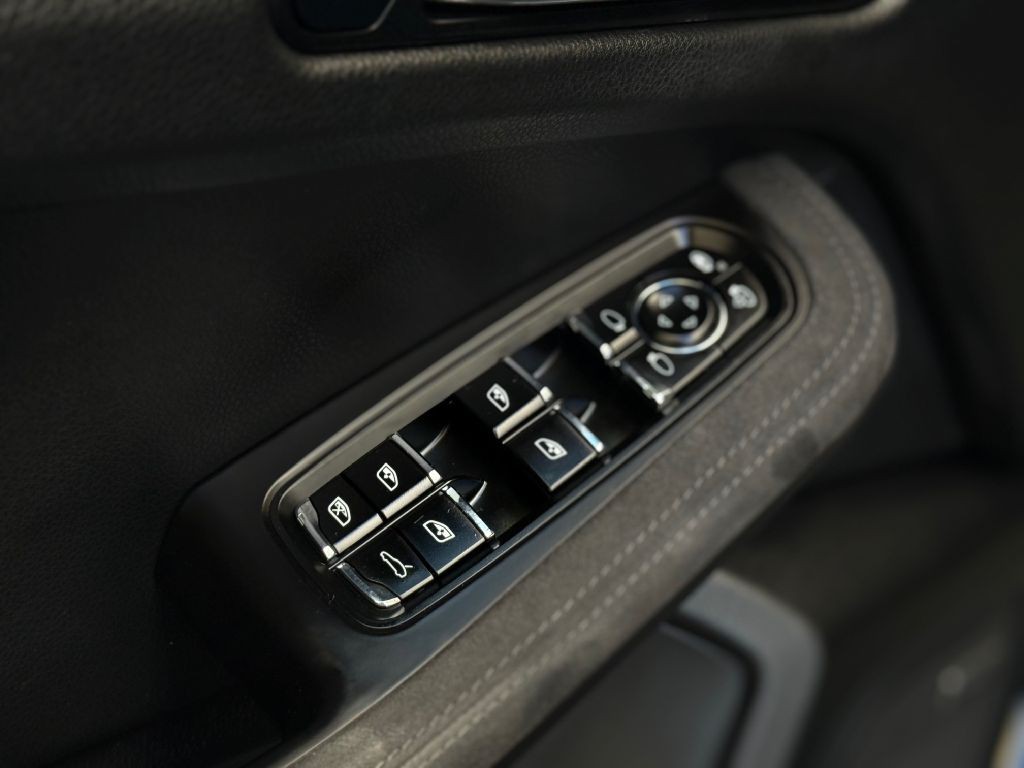 2018 Porsche Macan Image 19