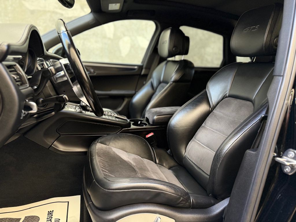 2018 Porsche Macan Image 21