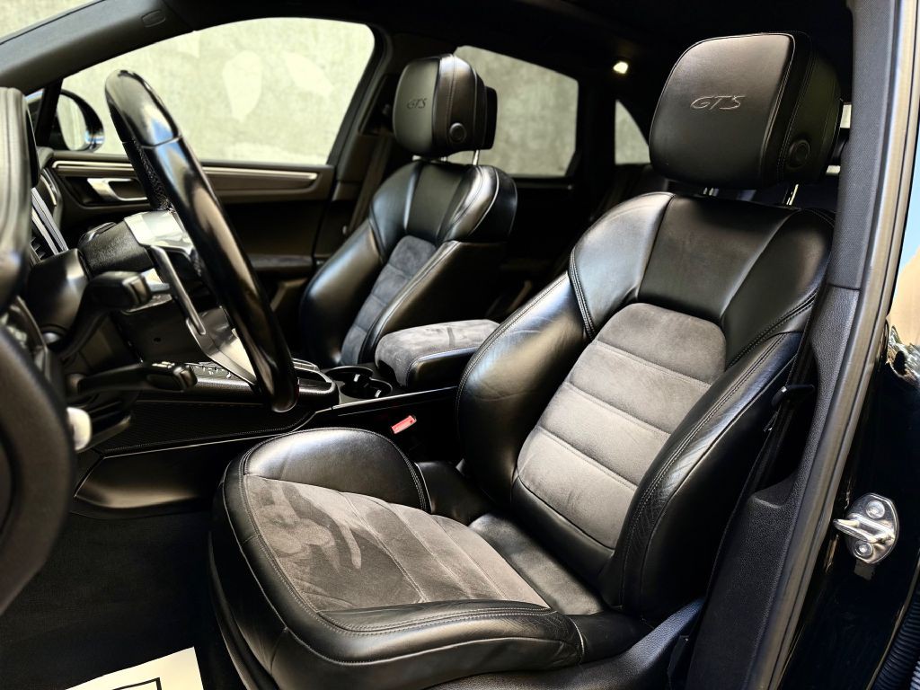 2018 Porsche Macan Image 24