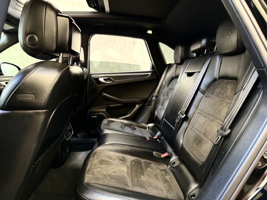2018 Porsche Macan Image 27