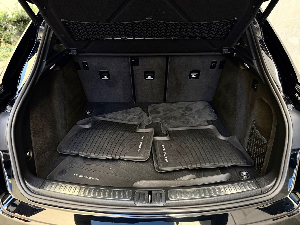 2018 Porsche Macan Image 29