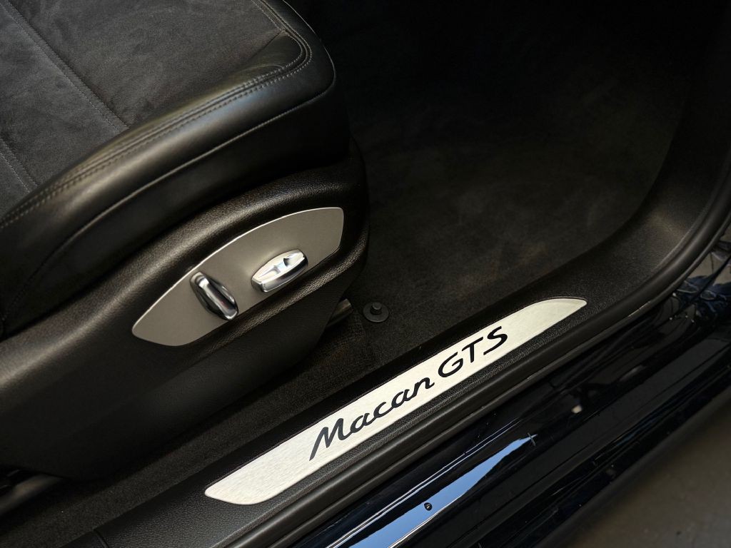 2018 Porsche Macan Image 31