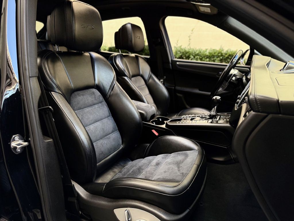 2018 Porsche Macan Image 32