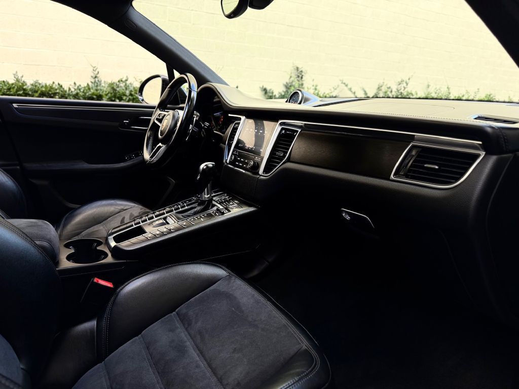 2018 Porsche Macan Image 33