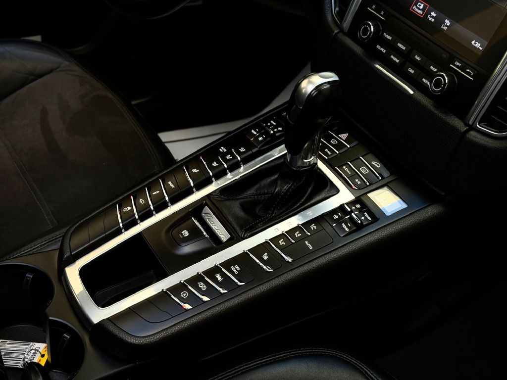 2018 Porsche Macan Image 34