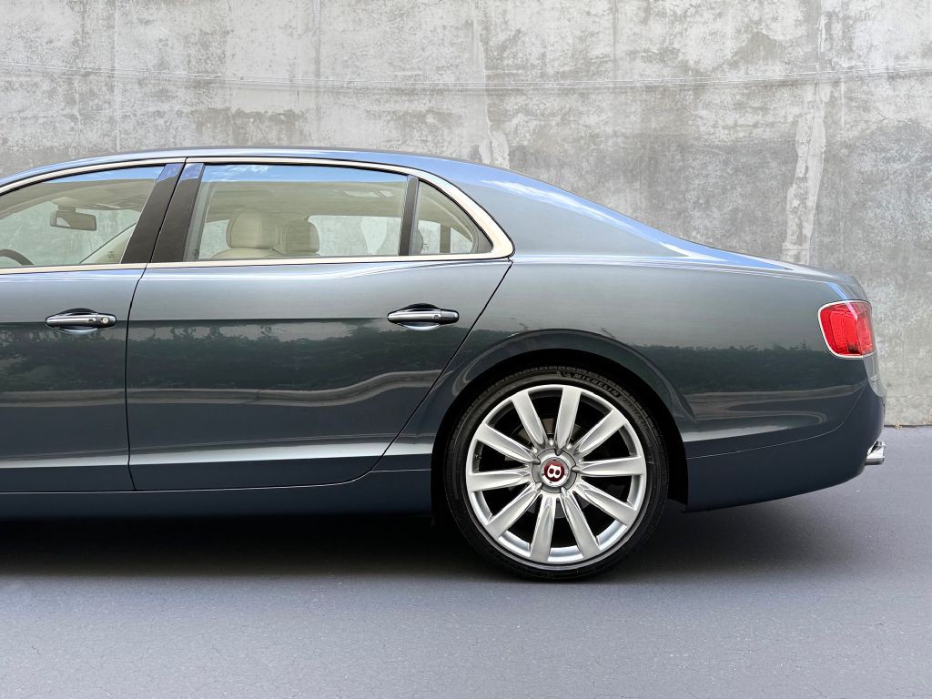 2016 Bentley Flying Spur Image 11