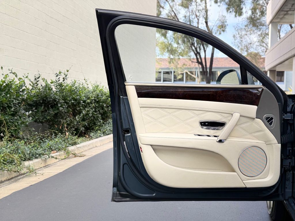 2016 Bentley Flying Spur Image 19
