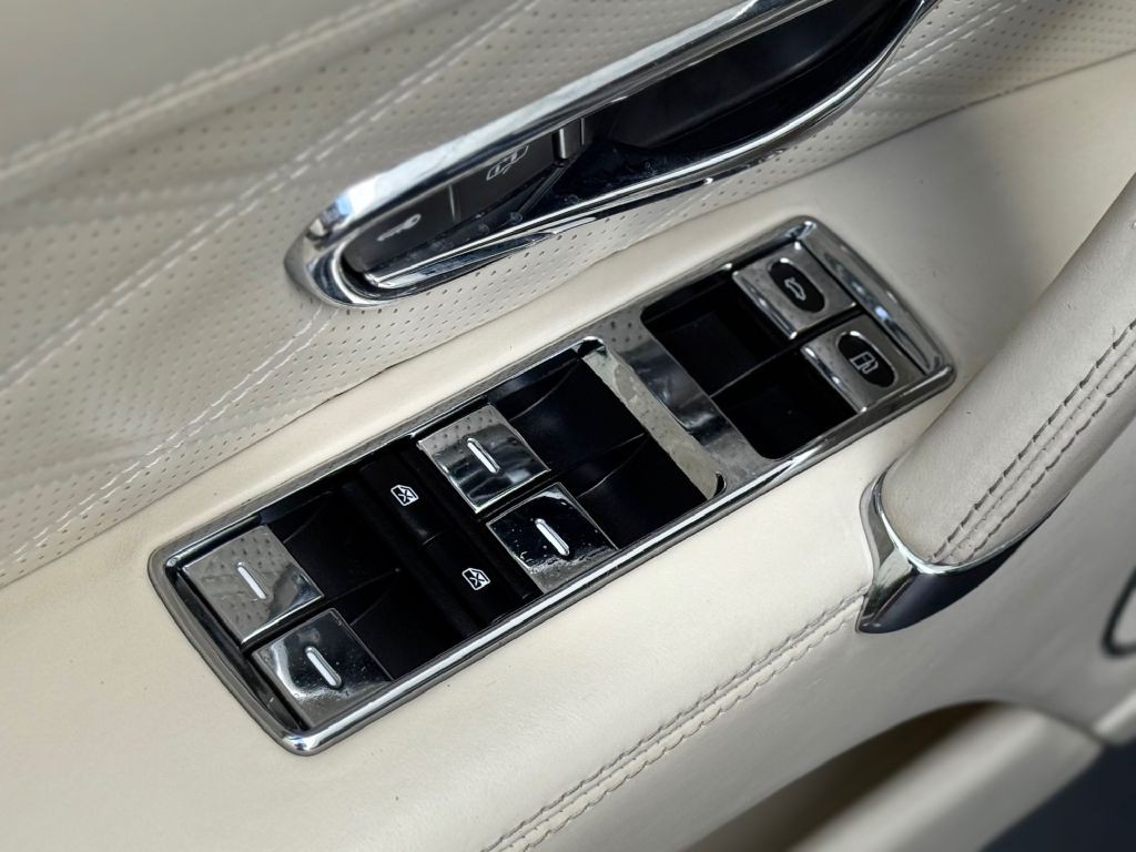 2016 Bentley Flying Spur Image 20