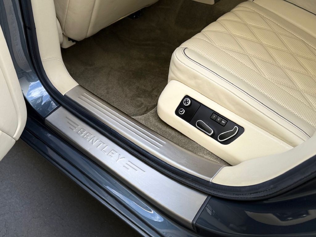2016 Bentley Flying Spur Image 28