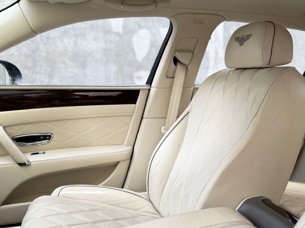 2016 Bentley Flying Spur Image 24