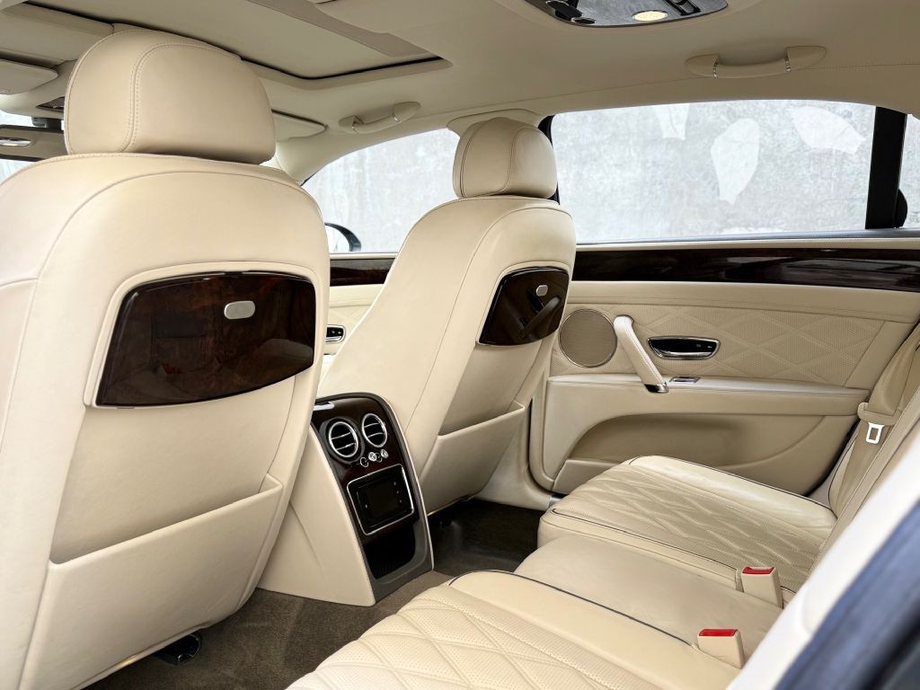 2016 Bentley Flying Spur Image 25