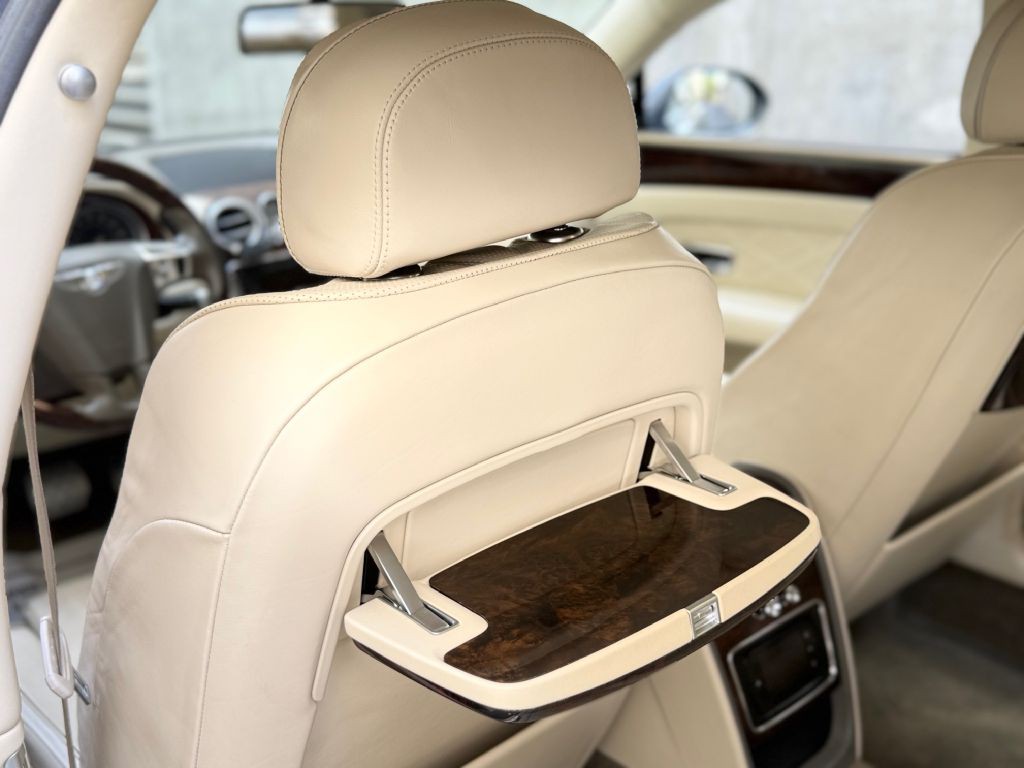 2016 Bentley Flying Spur Image 26