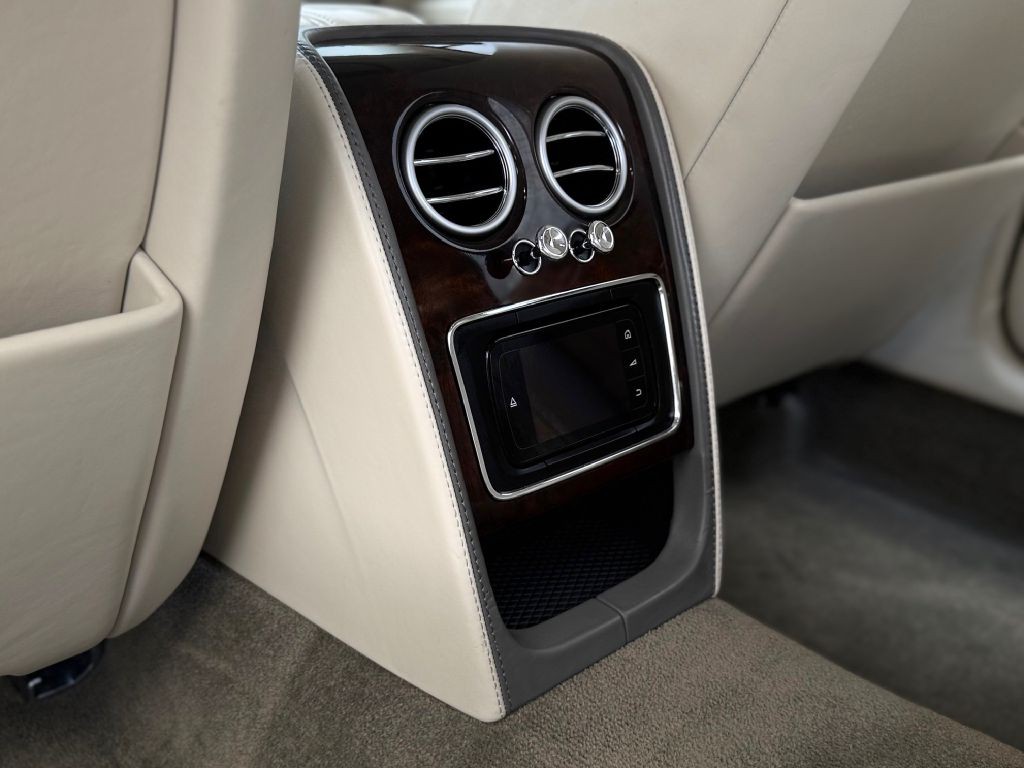 2016 Bentley Flying Spur Image 30