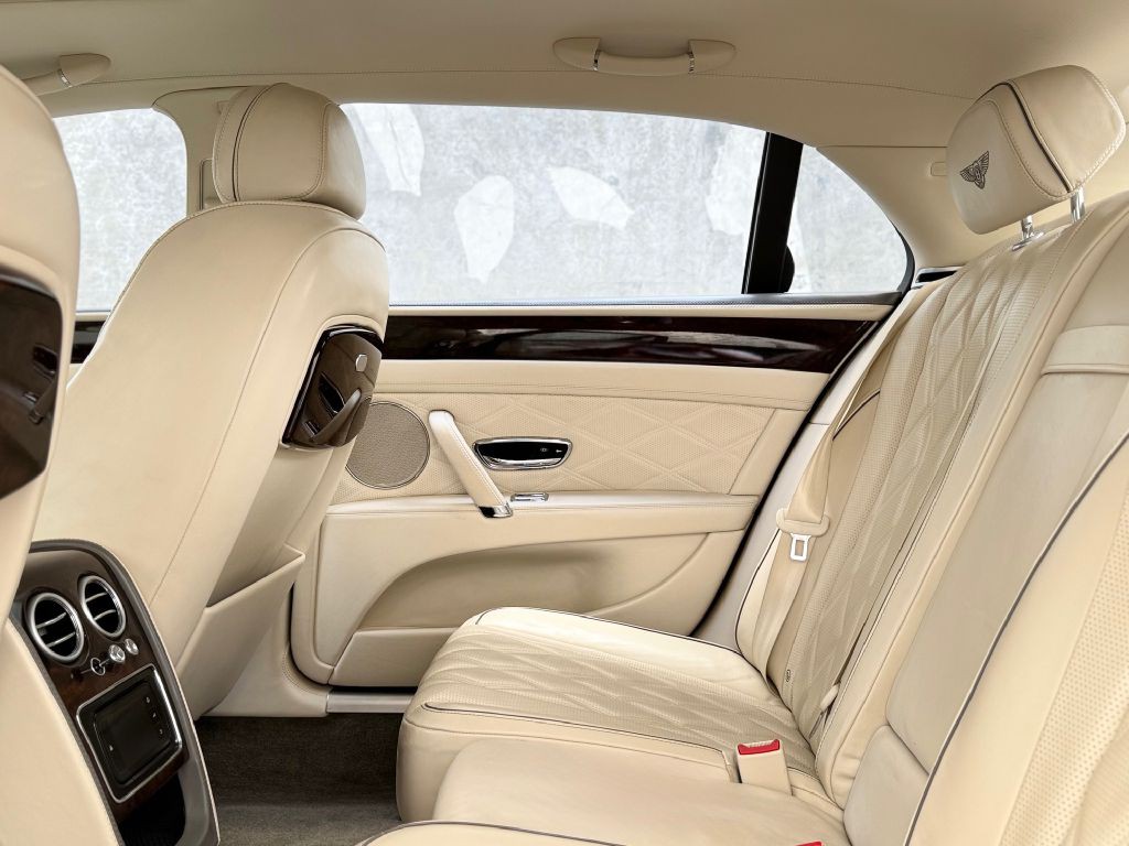 2016 Bentley Flying Spur Image 31
