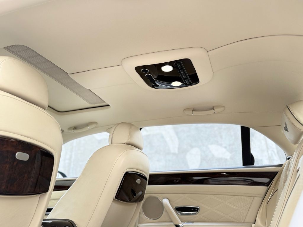 2016 Bentley Flying Spur Image 32