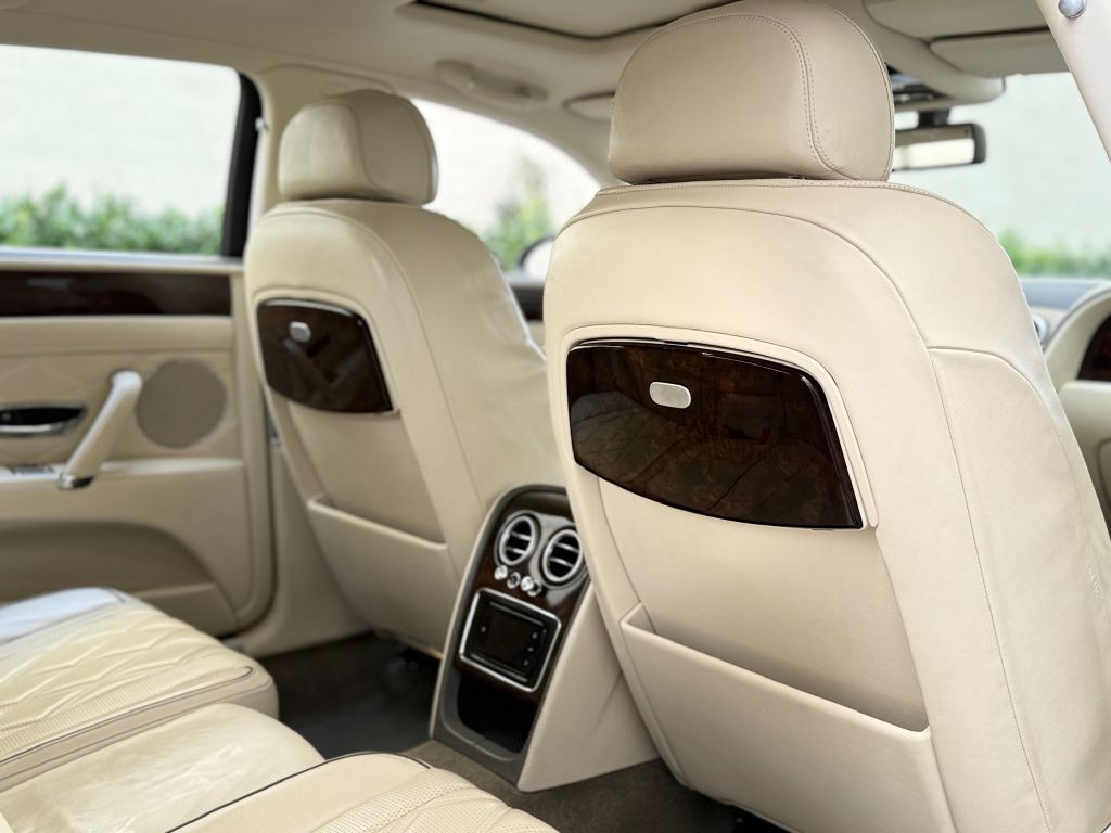 2016 Bentley Flying Spur Image 35