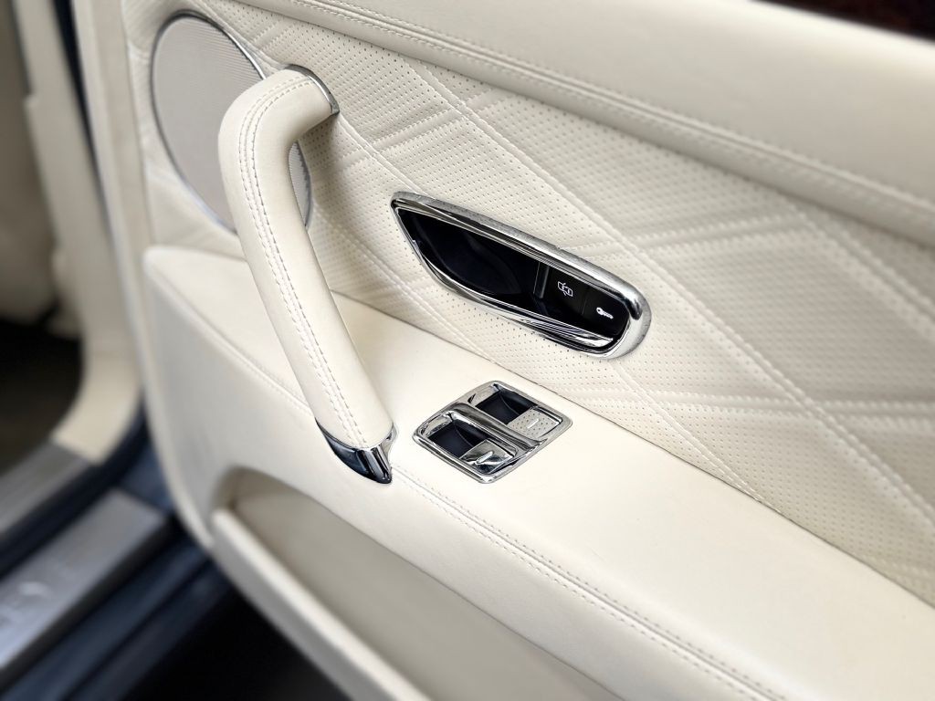 2016 Bentley Flying Spur Image 36