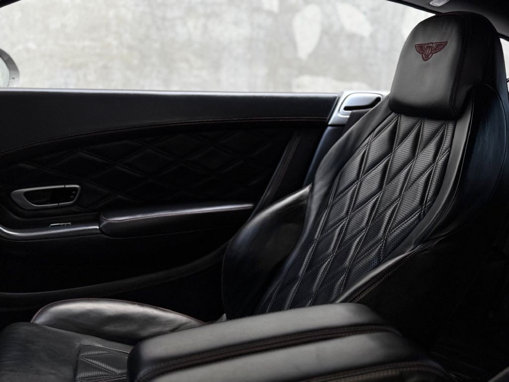 2015 Bentley Continental Image 24