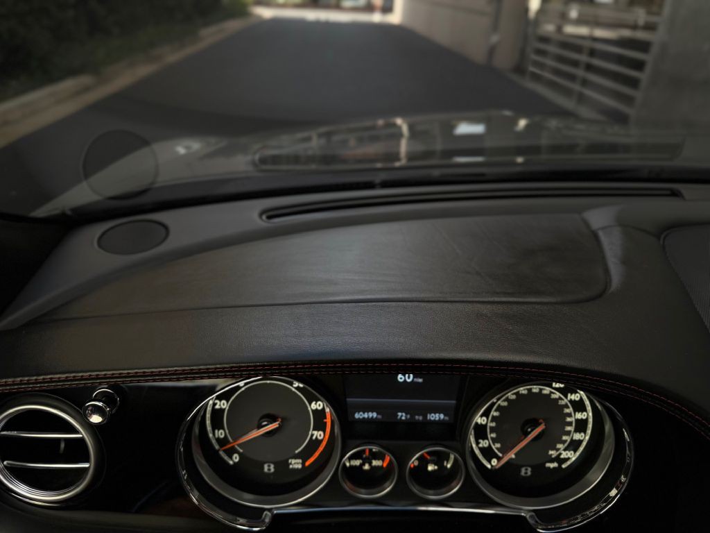 2015 Bentley Continental Image 32