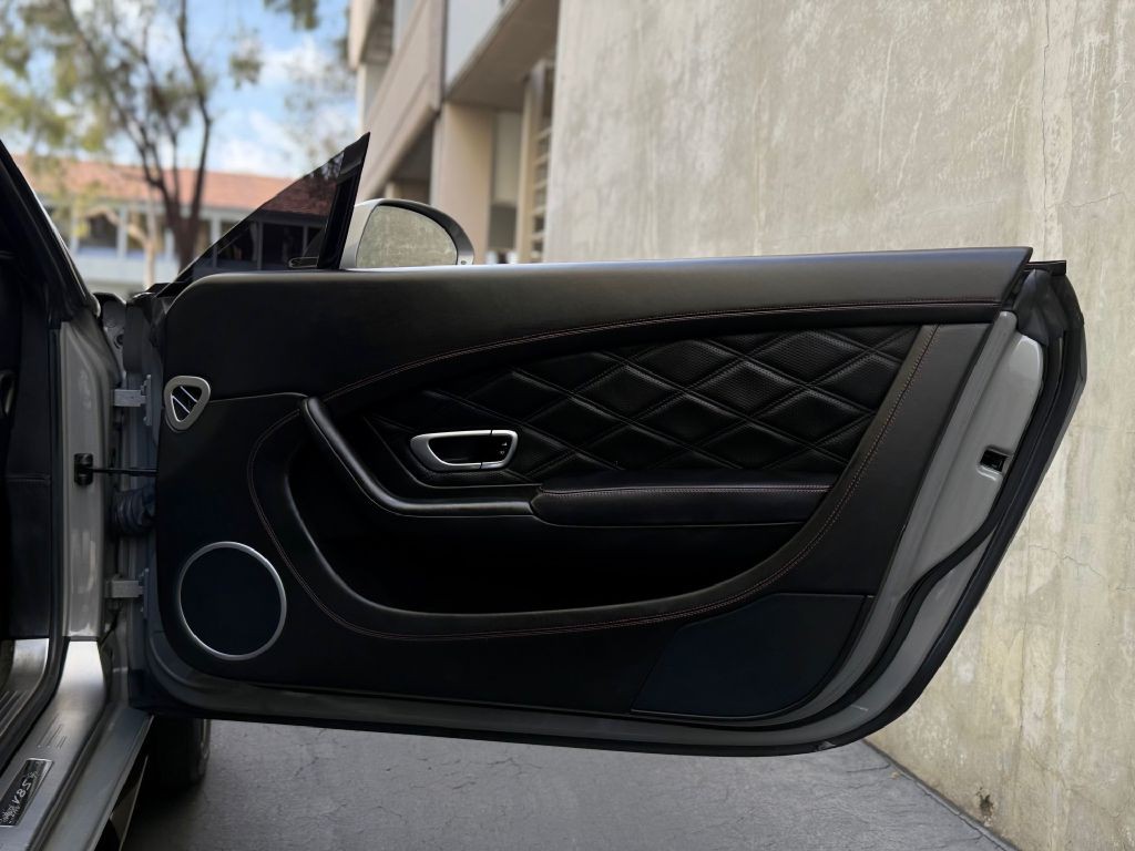 2015 Bentley Continental Image 23