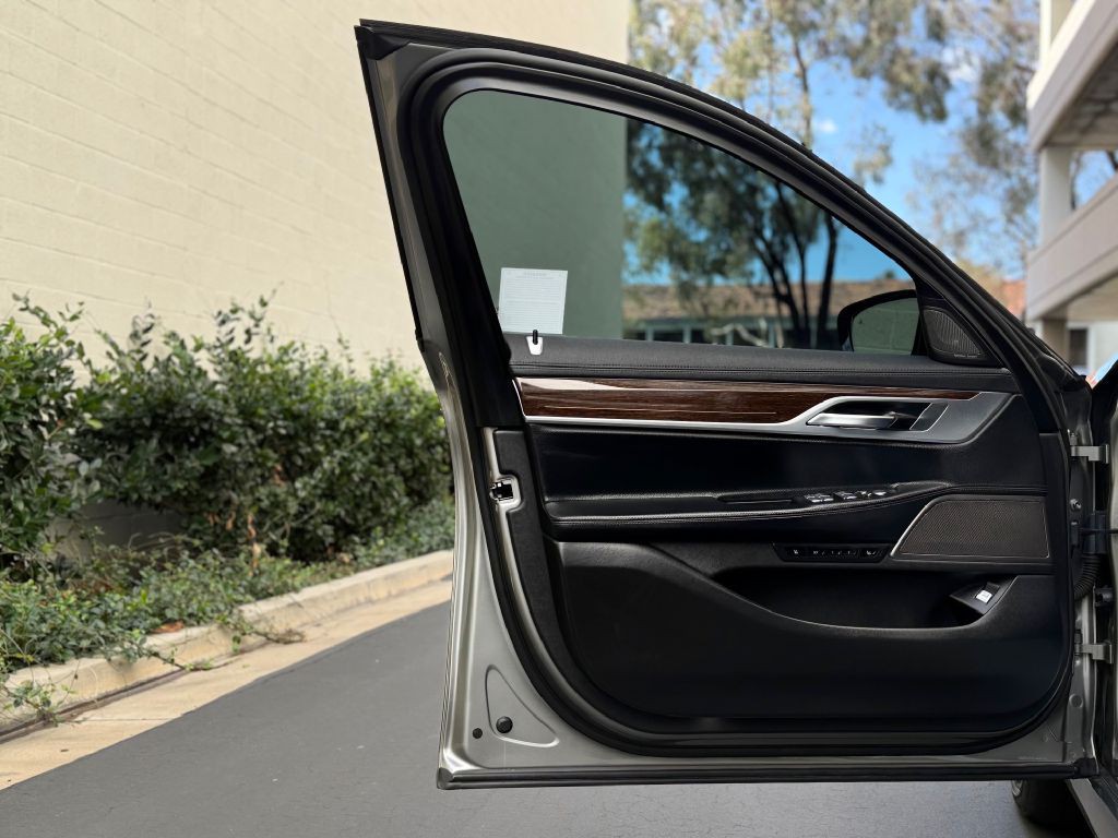 2021 BMW 7 Series Image 19
