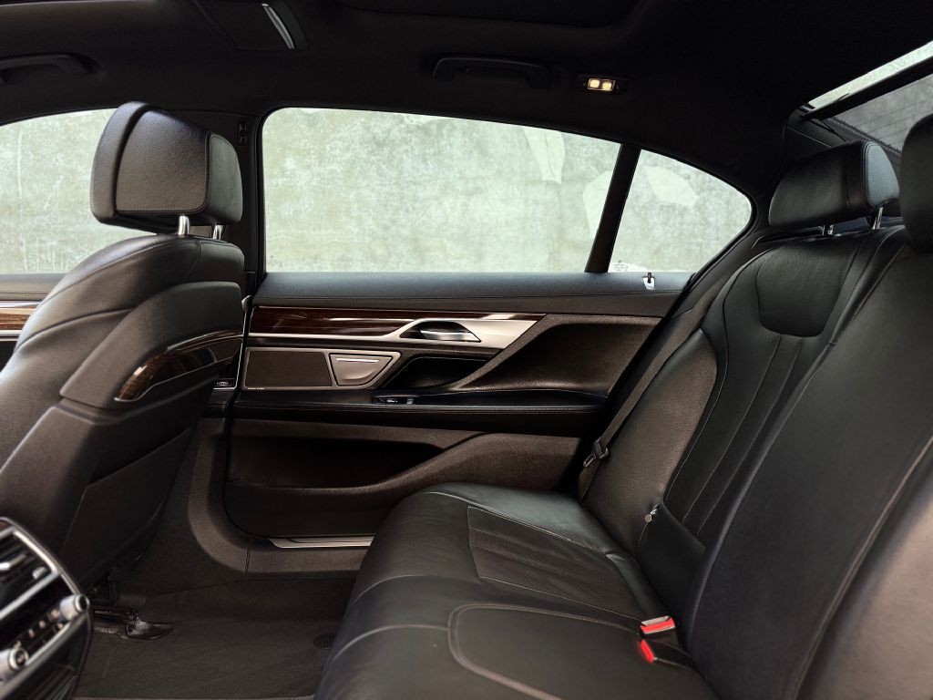 2021 BMW 7 Series Image 28