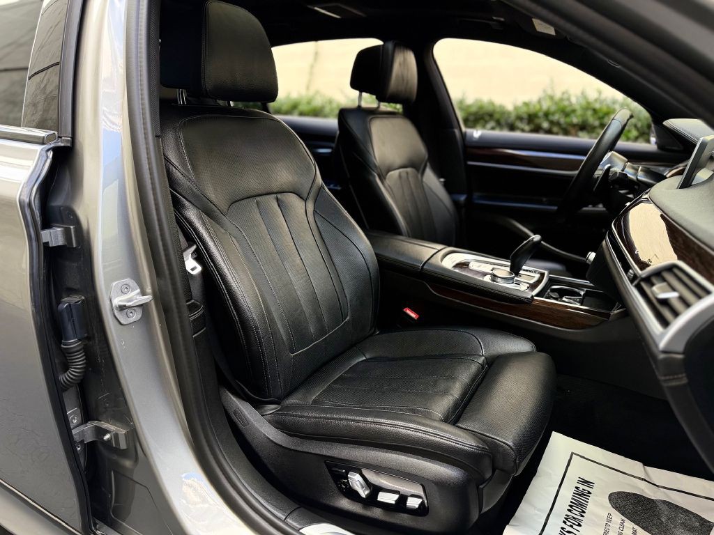 2021 BMW 7 Series Image 32