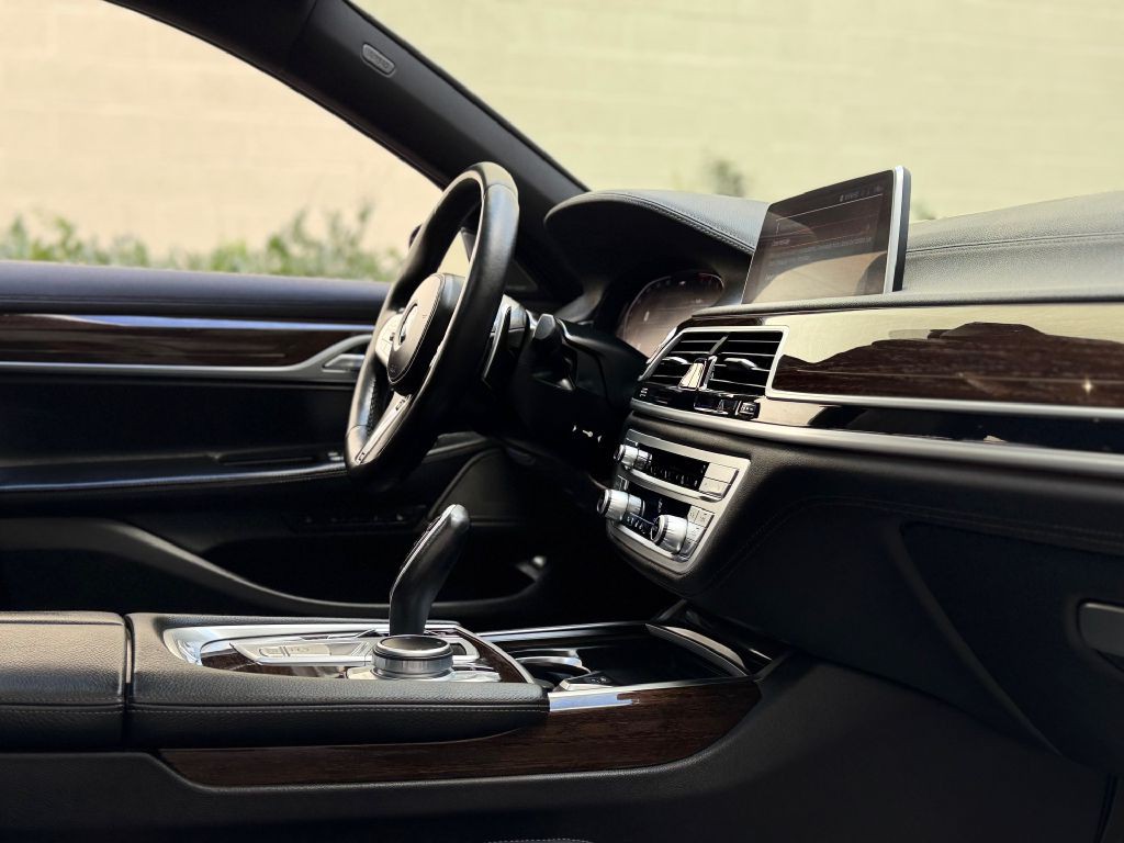 2021 BMW 7 Series Image 33