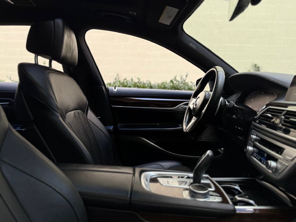 2021 BMW 7 Series Image 34
