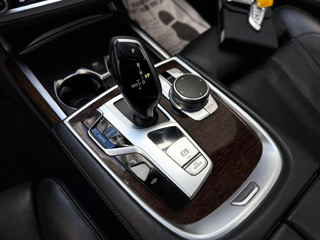 2021 BMW 7 Series Image 40
