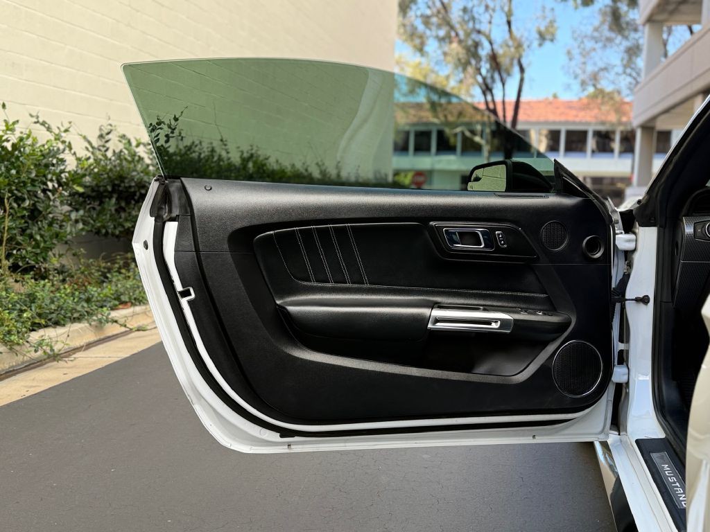 2016 Ford Mustang Image 18