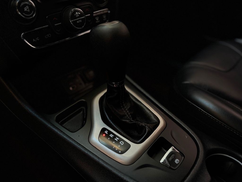 2016 Jeep Cherokee Image 16