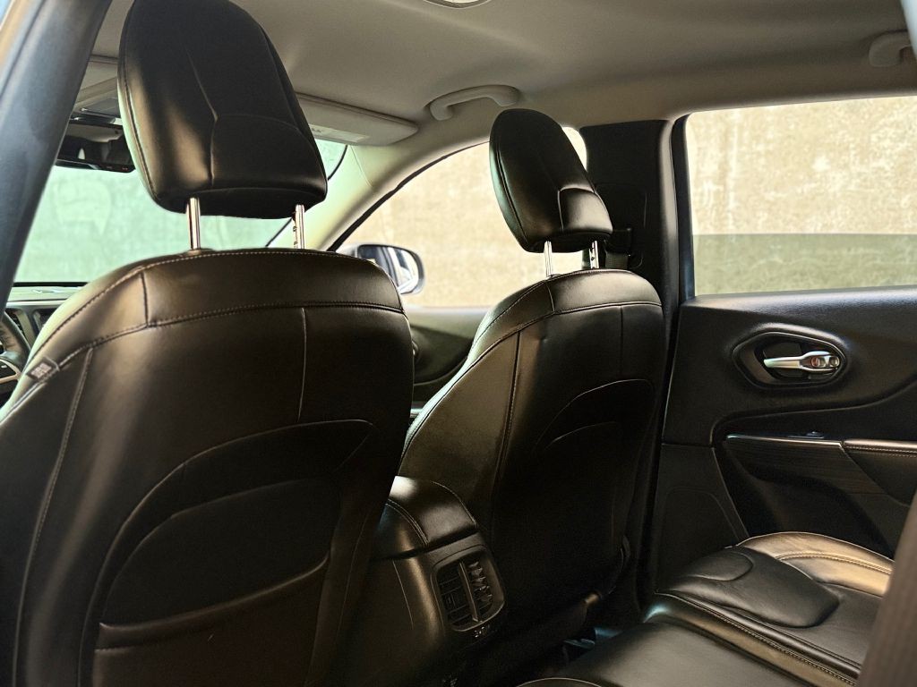 2016 Jeep Cherokee Image 17