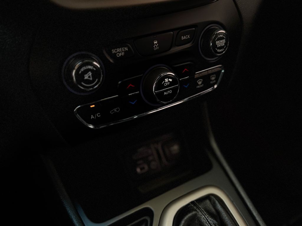 2016 Jeep Cherokee Image 26