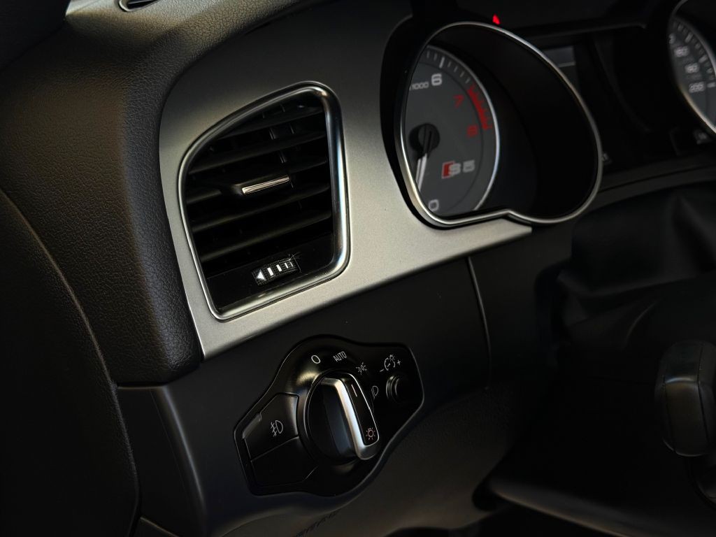 2010 Audi S5 Image 27