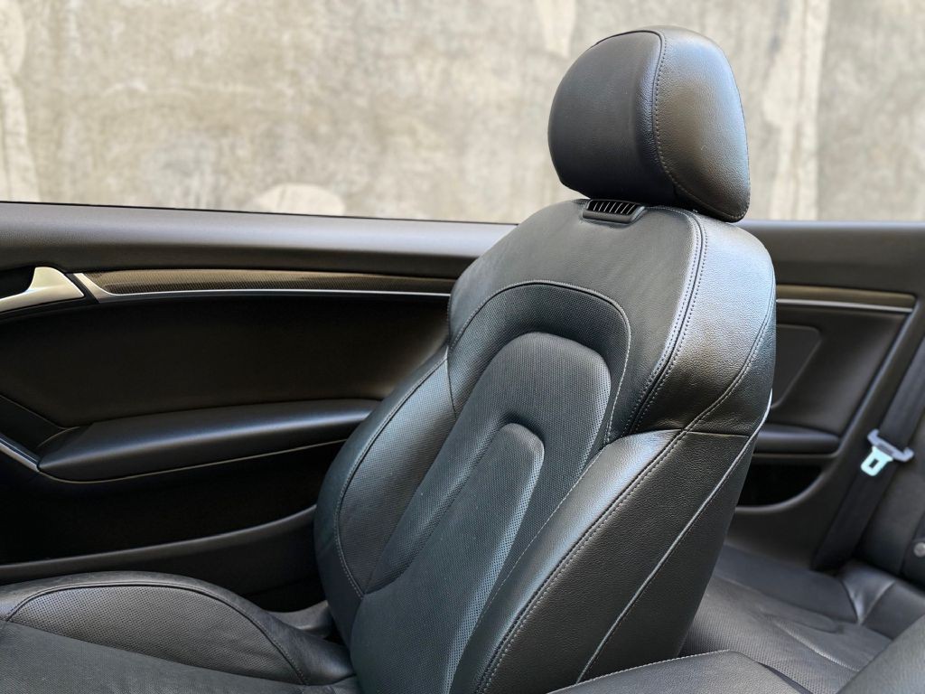 2010 Audi S5 Image 31