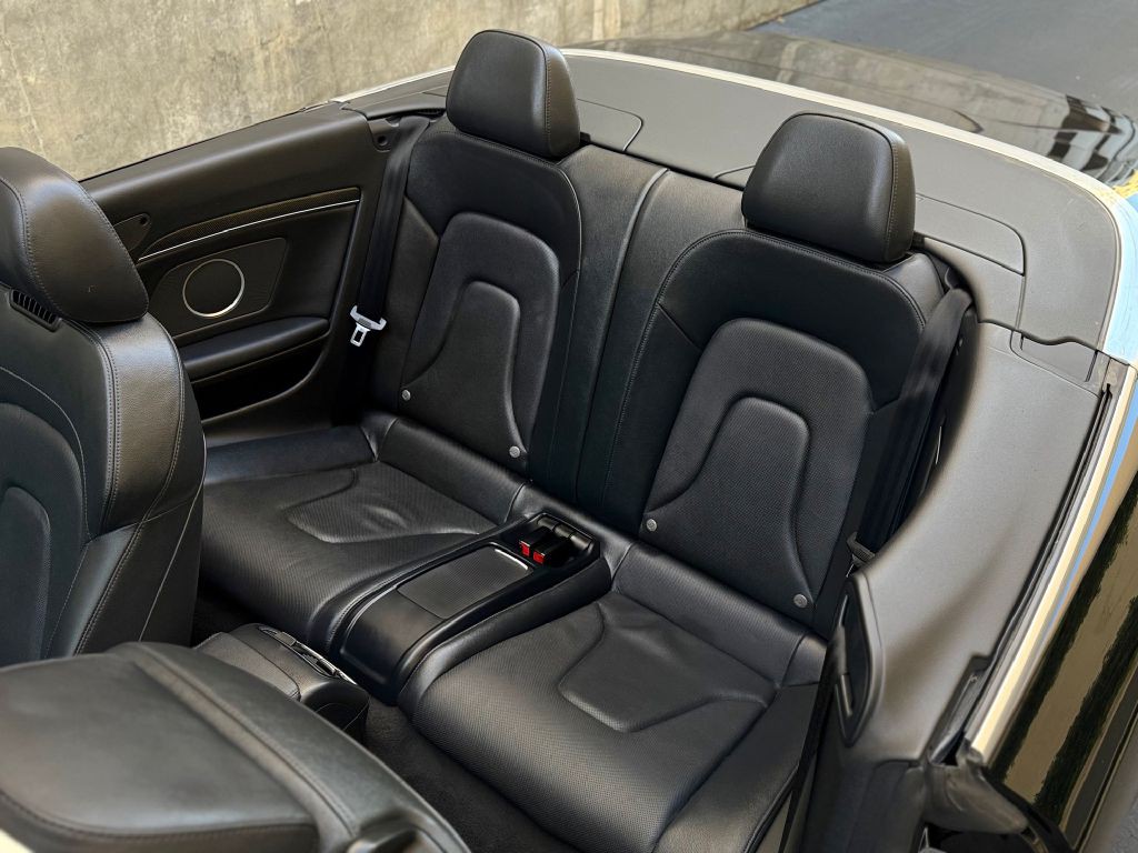 2010 Audi S5 Image 32
