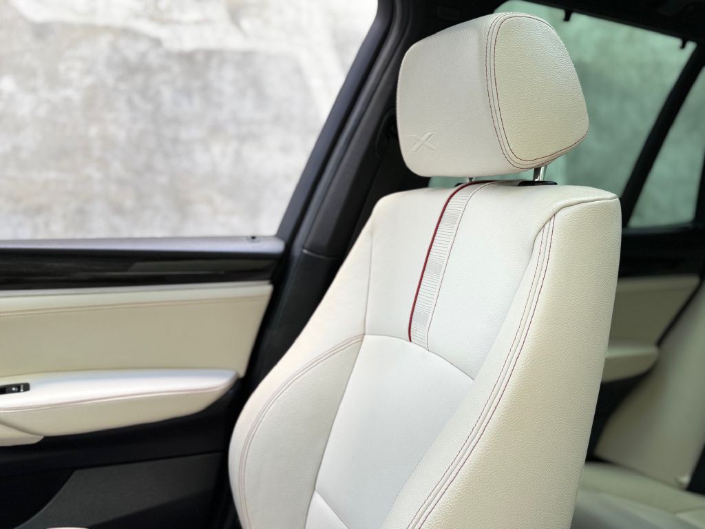 2017 BMW X3 Image 18