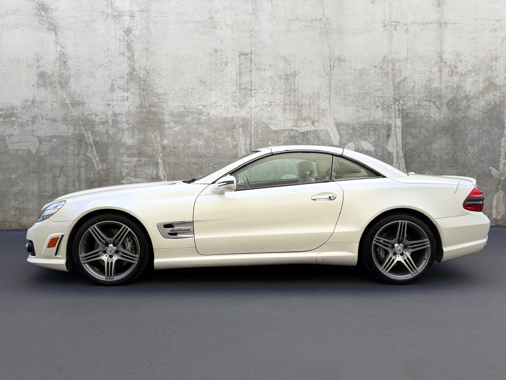 2011 Mercedes-Benz SL-Class Image 16