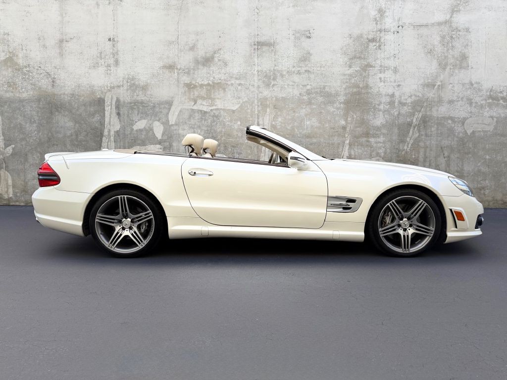2011 Mercedes-Benz SL-Class Image 17
