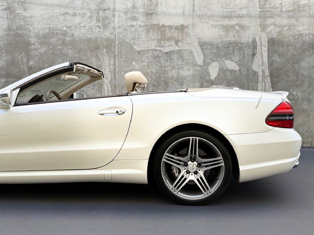 2011 Mercedes-Benz SL-Class Image 19