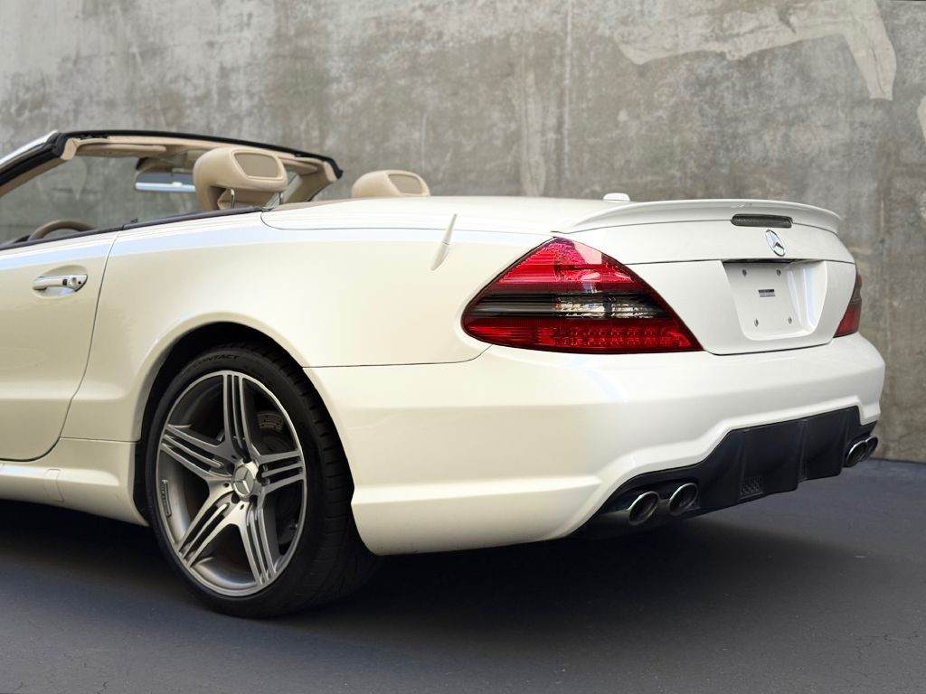 2011 Mercedes-Benz SL-Class Image 25