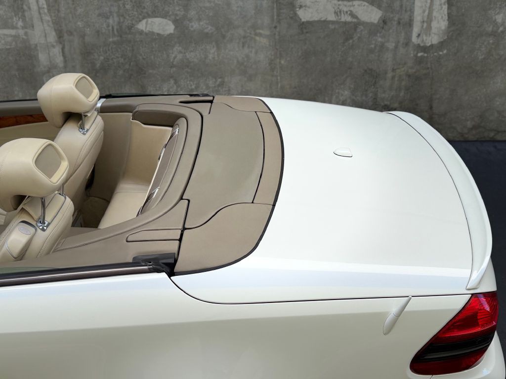 2011 Mercedes-Benz SL-Class Image 26