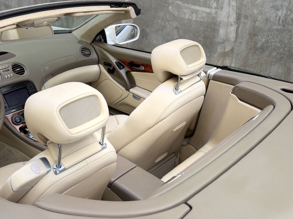 2011 Mercedes-Benz SL-Class Image 27