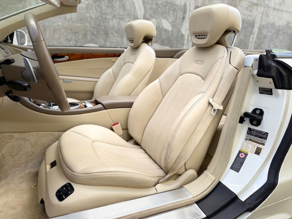 2011 Mercedes-Benz SL-Class Image 28