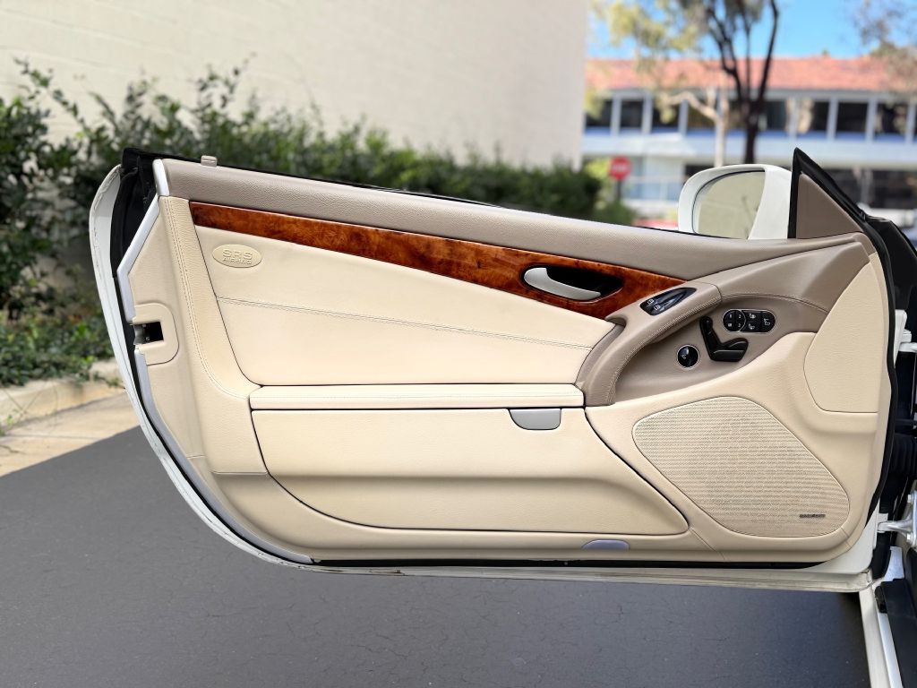 2011 Mercedes-Benz SL-Class Image 30