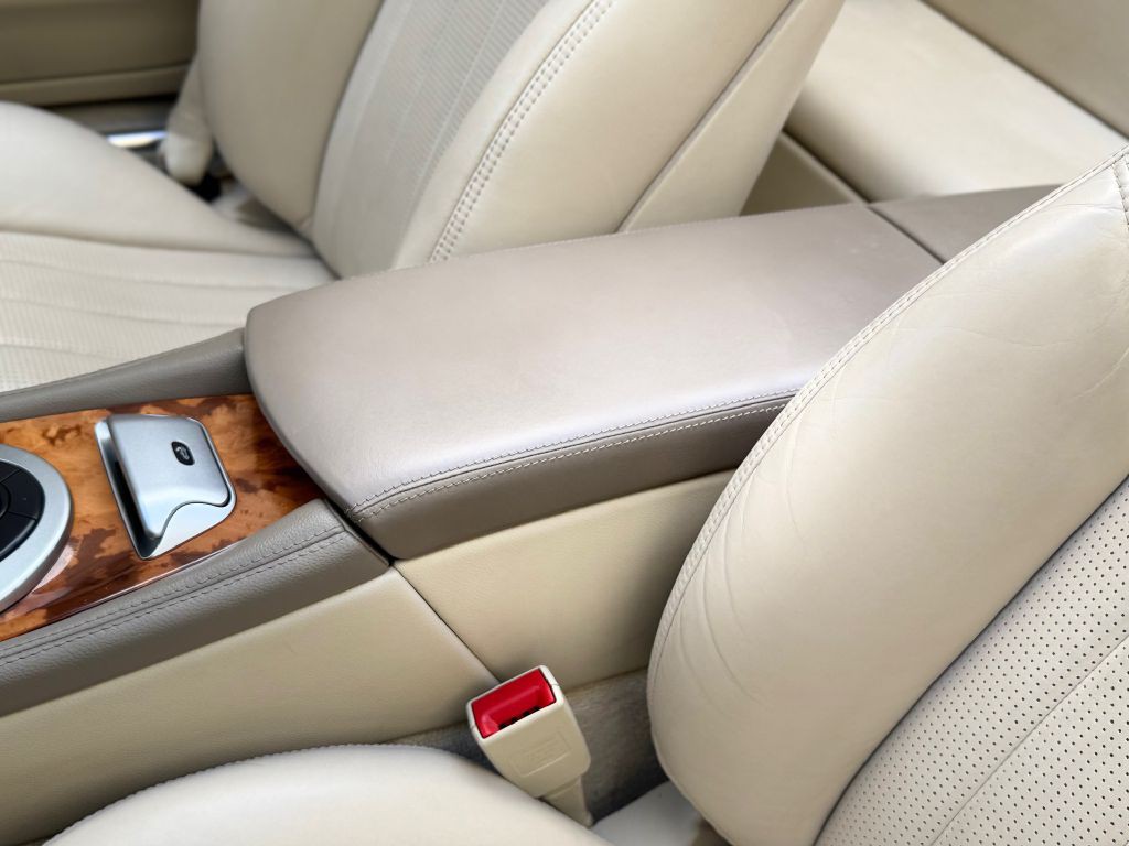 2011 Mercedes-Benz SL-Class Image 32