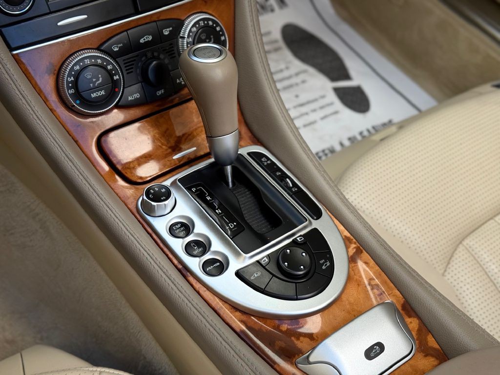 2011 Mercedes-Benz SL-Class Image 33