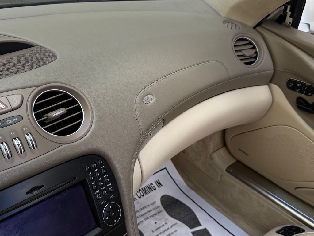2011 Mercedes-Benz SL-Class Image 36